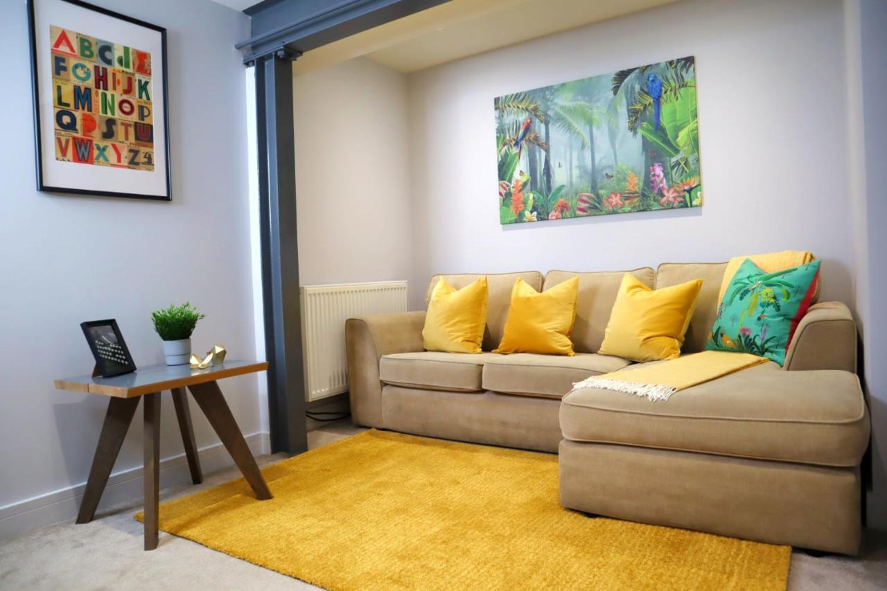 Trendy Urban Industrial Apartment - Great Location - Parking - Fast Wifi - Smart Tv - Beautiful 2 Double Bedroom Apartment Sleeps Up To 4! Борнмут Экстерьер фото